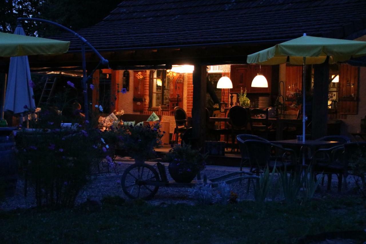 Готель Domaine Chez Jem Le Breuil  Екстер'єр фото